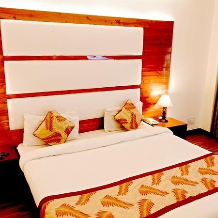 Royal Jardin Whistling Pines Resort Шимла Екстериор снимка