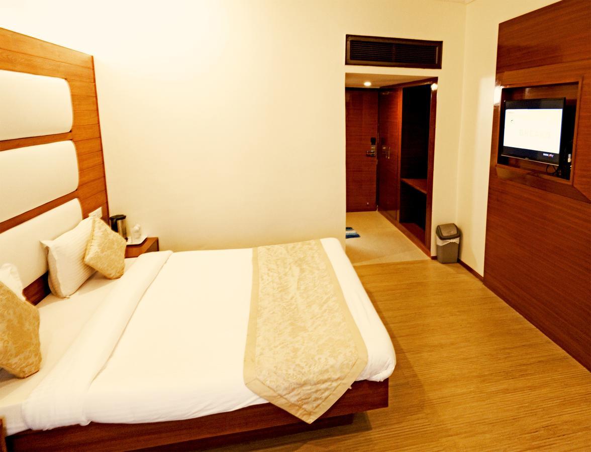 Royal Jardin Whistling Pines Resort Шимла Екстериор снимка