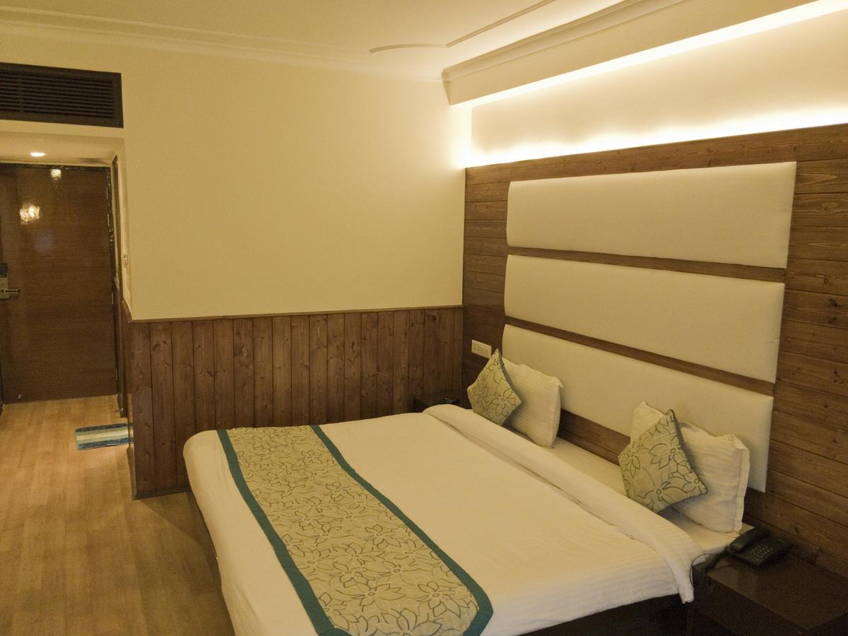 Royal Jardin Whistling Pines Resort Шимла Екстериор снимка