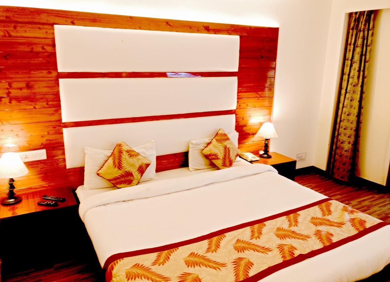 Royal Jardin Whistling Pines Resort Шимла Екстериор снимка