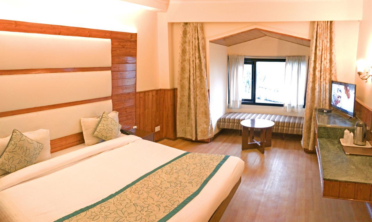 Royal Jardin Whistling Pines Resort Шимла Екстериор снимка