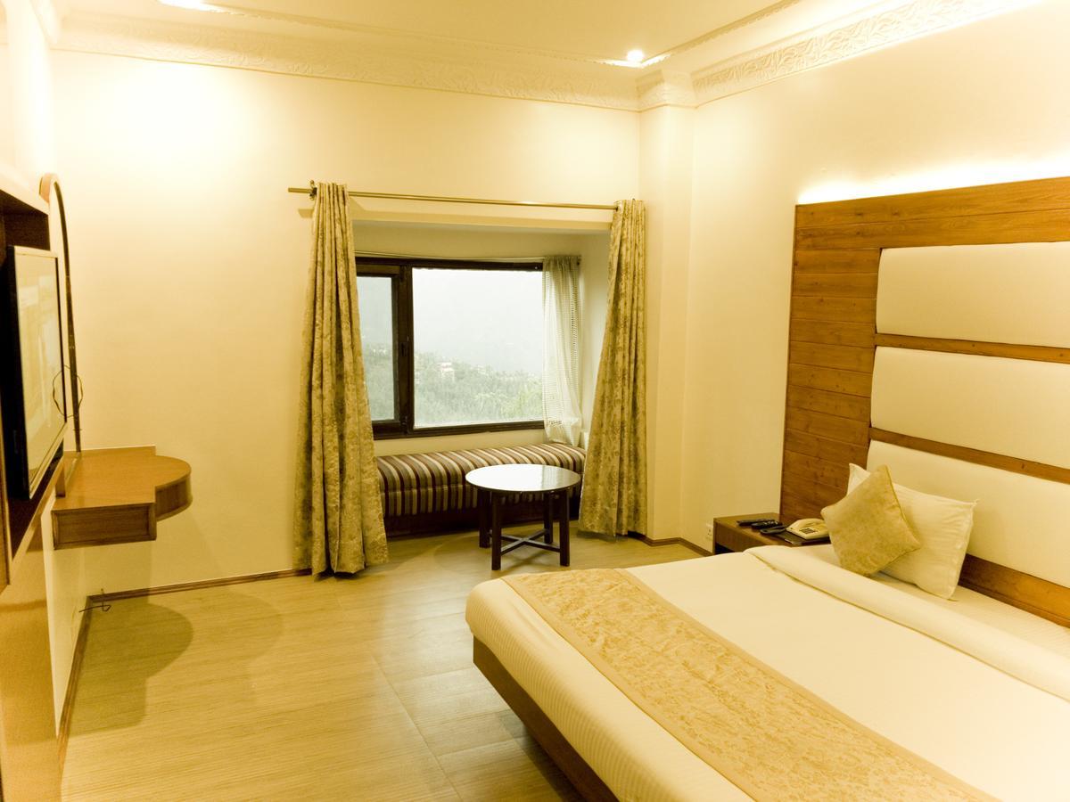Royal Jardin Whistling Pines Resort Шимла Екстериор снимка
