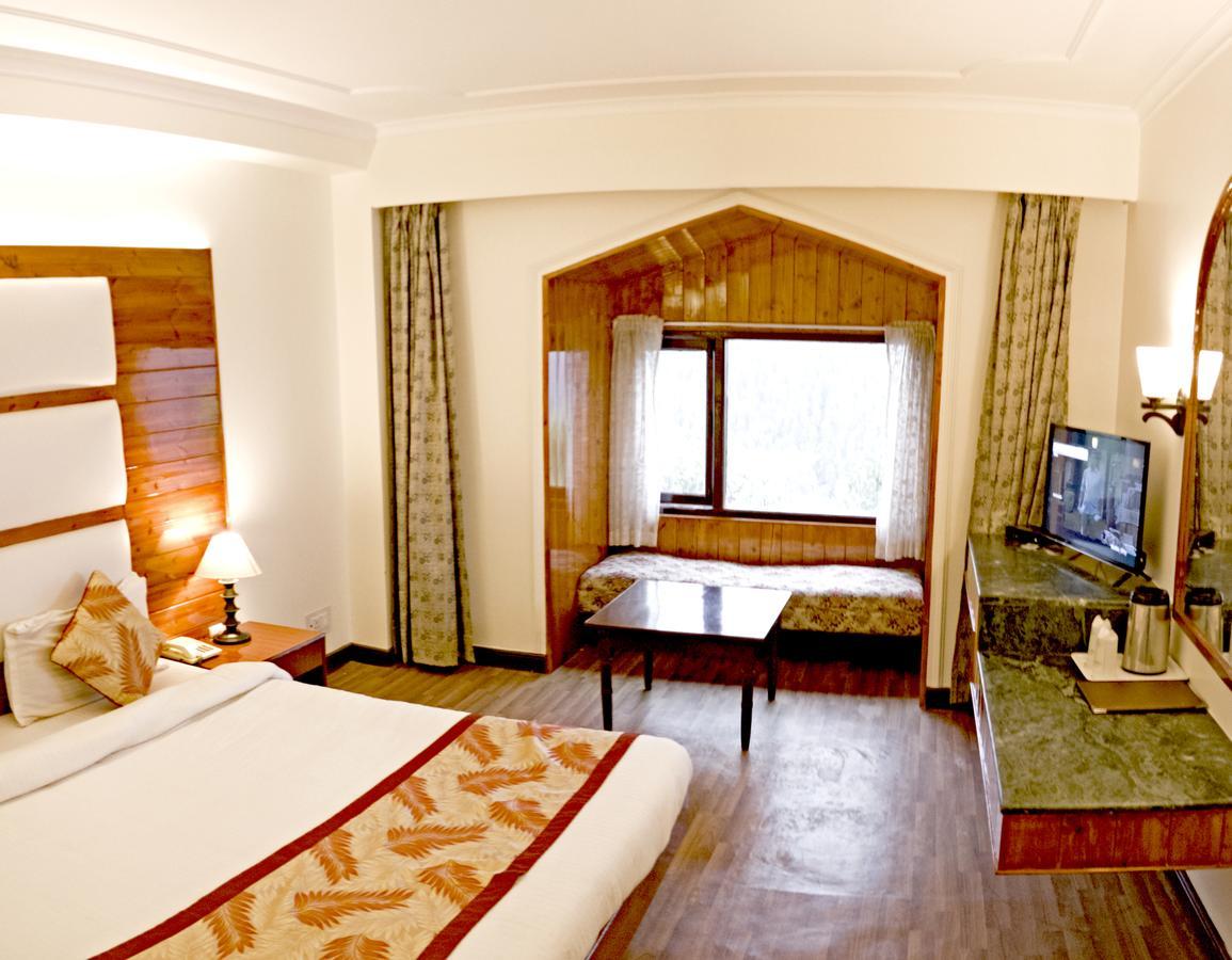 Royal Jardin Whistling Pines Resort Шимла Екстериор снимка