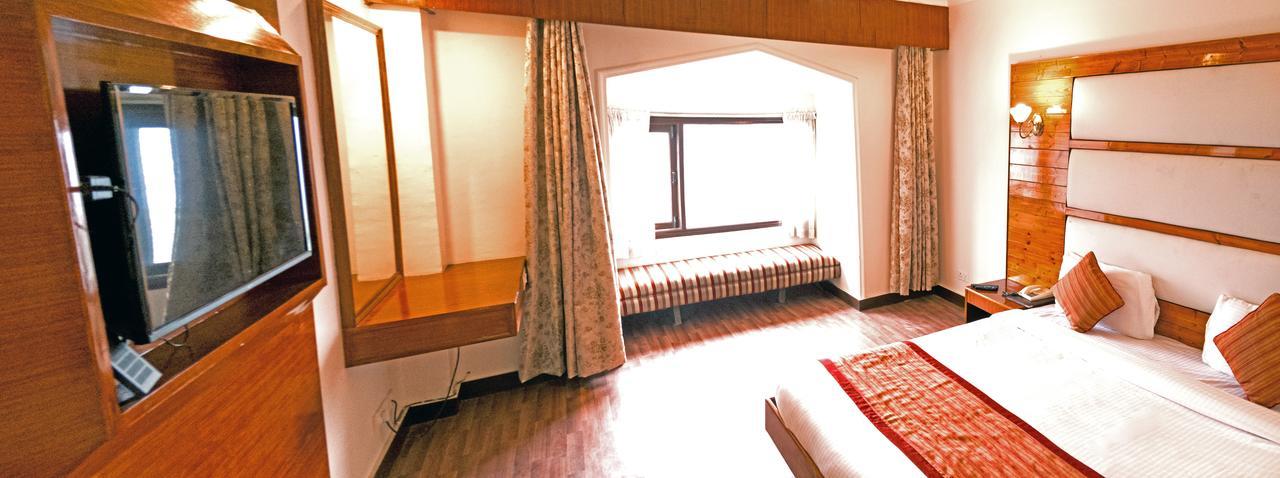 Royal Jardin Whistling Pines Resort Шимла Екстериор снимка