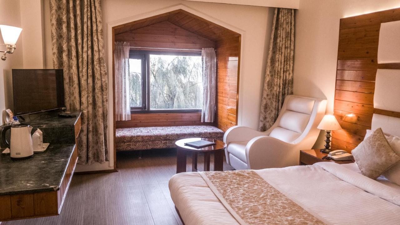 Royal Jardin Whistling Pines Resort Шимла Екстериор снимка