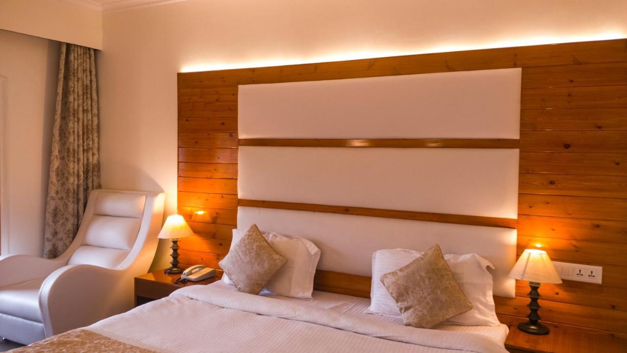 Royal Jardin Whistling Pines Resort Шимла Екстериор снимка