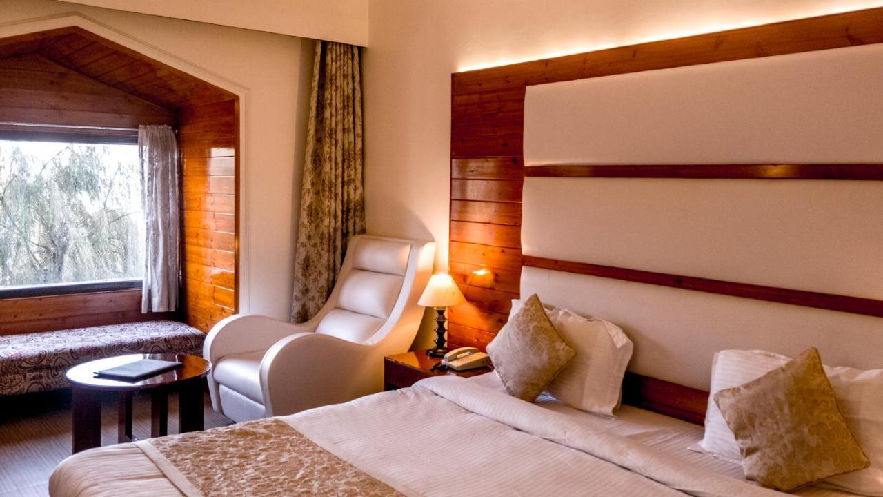 Royal Jardin Whistling Pines Resort Шимла Екстериор снимка