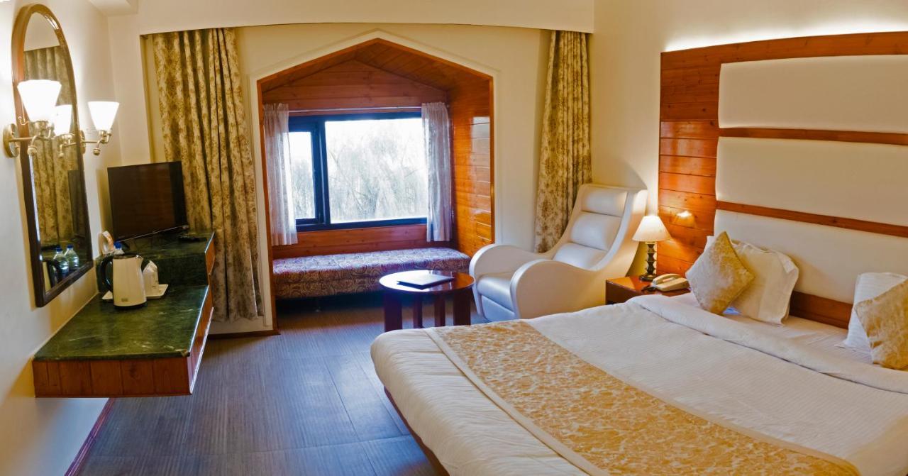 Royal Jardin Whistling Pines Resort Шимла Екстериор снимка